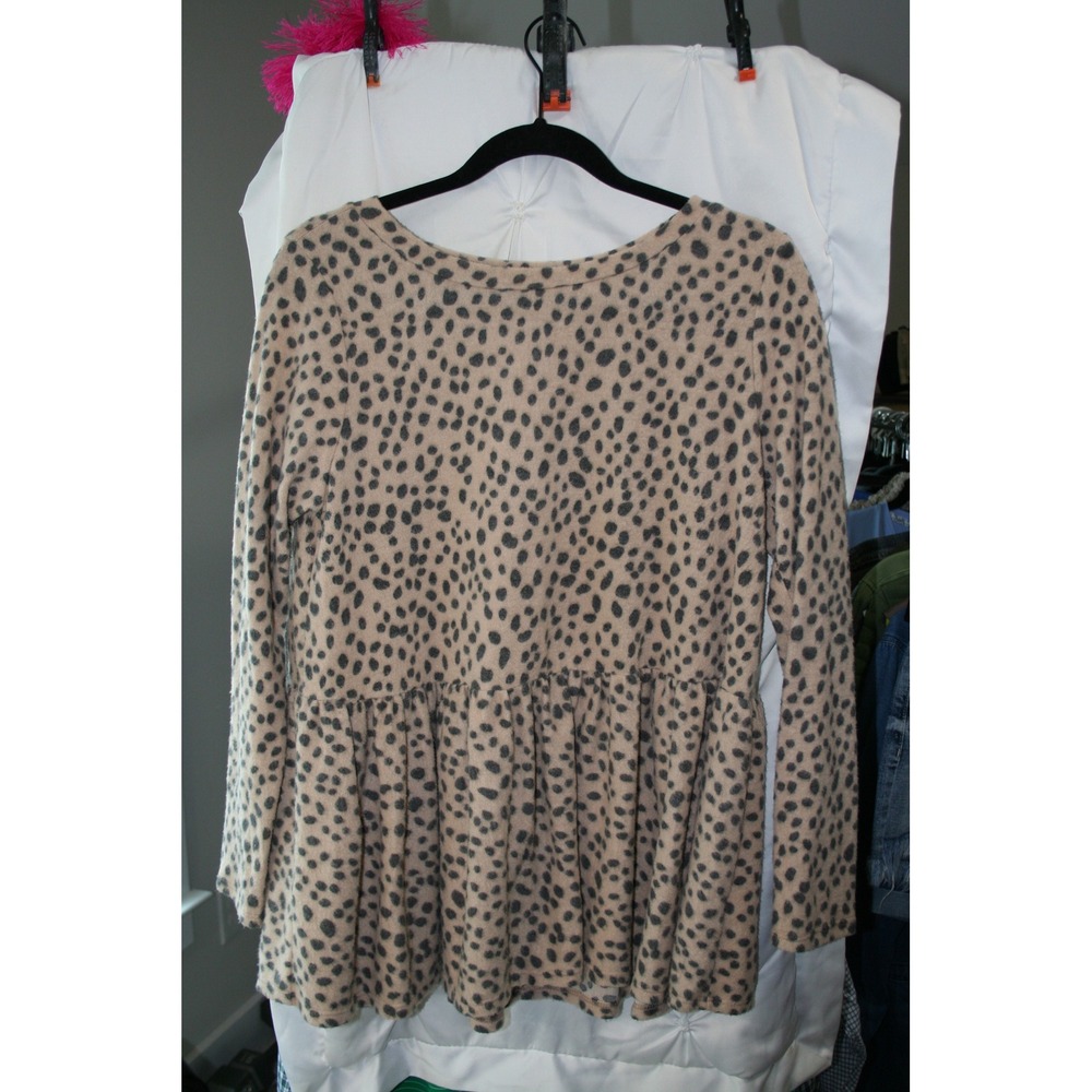 Riah Fashion Leopard Print Peplum Top Womens Medium Tan Black Long Sleeve Knit